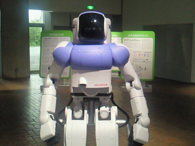 二足歩行ロボットのASIMO